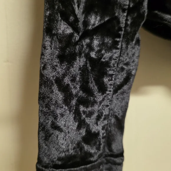 Chic Black Velvet Button Down Shirt By Rendez-Vous - Picture 4 of 8